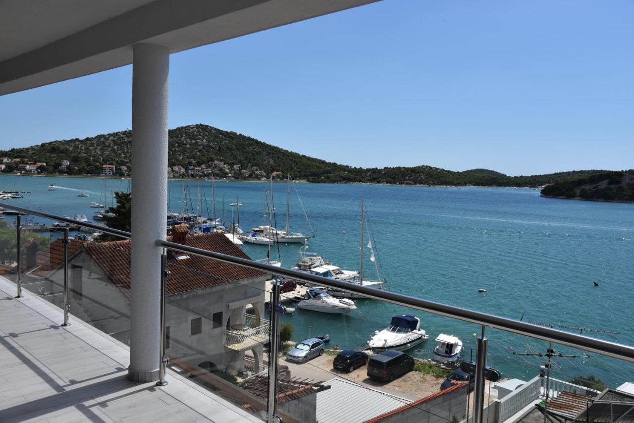 Villa Pina Tisno Exteriér fotografie